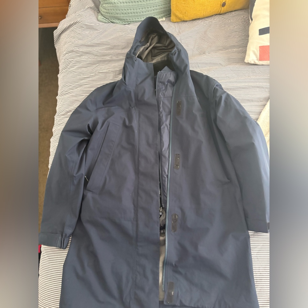 The North Face Women’s 3 in 1 Coat -Size Medium - Blue Waterproof and Down